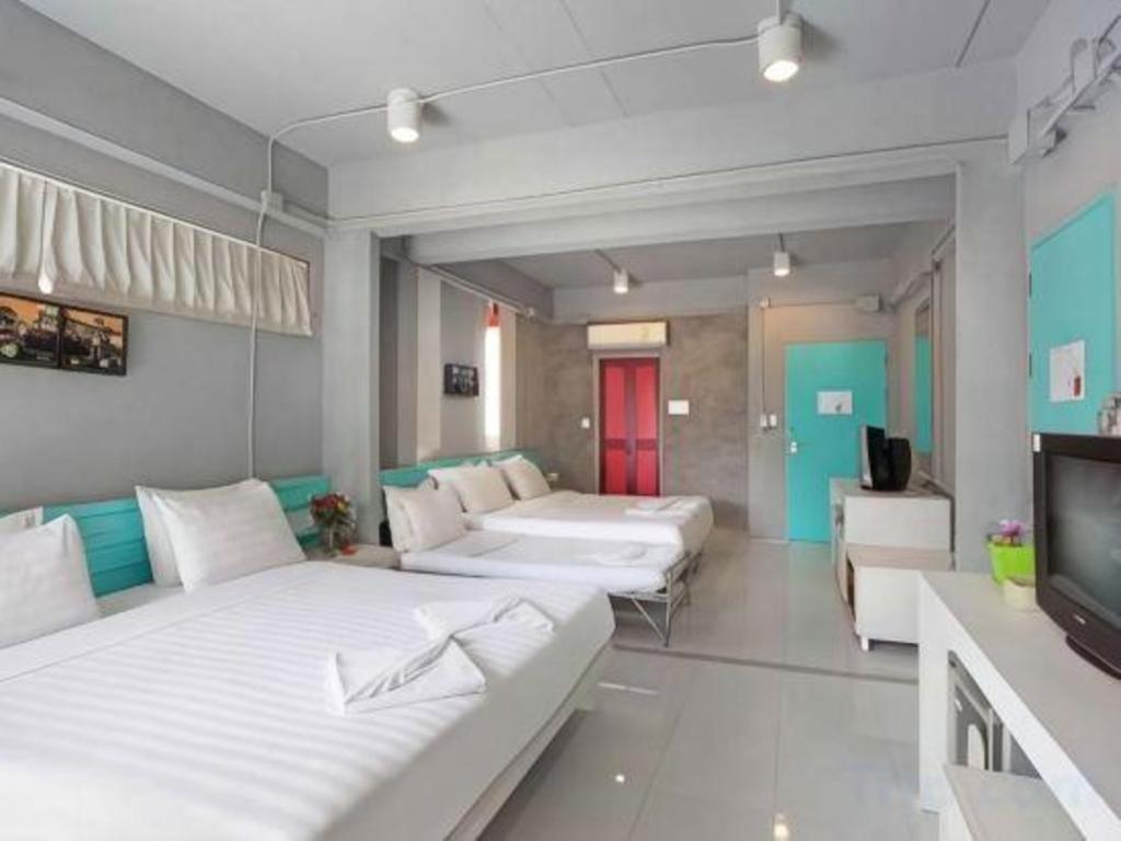 Oyo 292 The Oddy Hip Hotel Patong Экстерьер фото