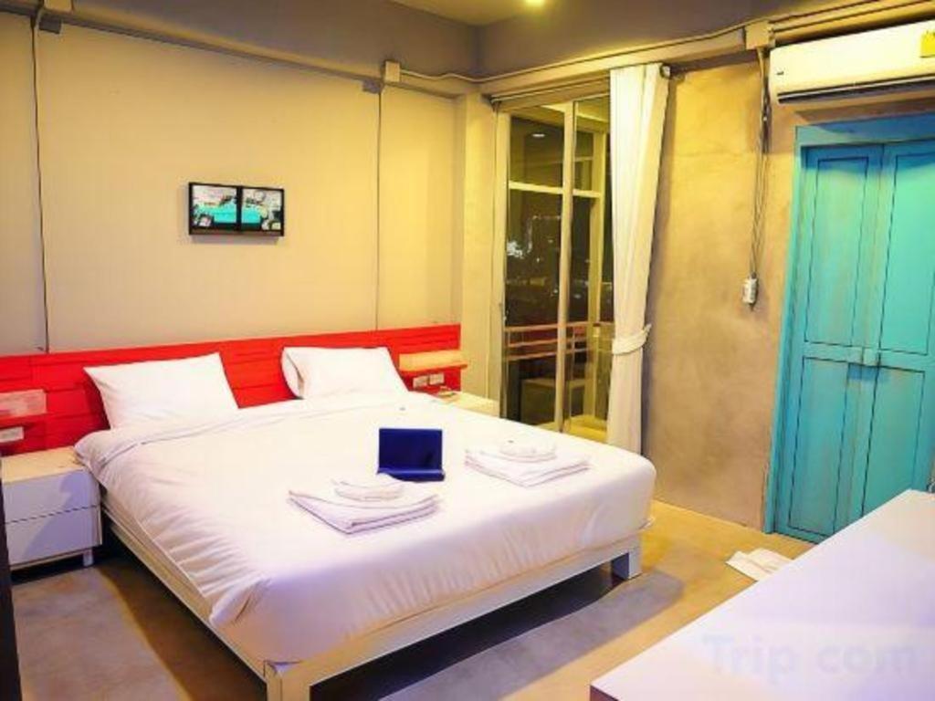 Oyo 292 The Oddy Hip Hotel Patong Экстерьер фото