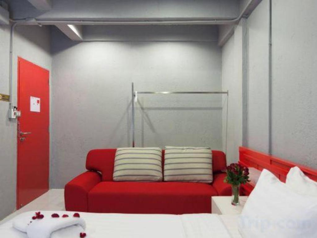 Oyo 292 The Oddy Hip Hotel Patong Экстерьер фото