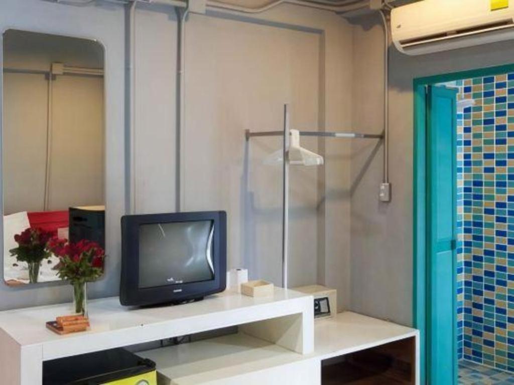 Oyo 292 The Oddy Hip Hotel Patong Экстерьер фото