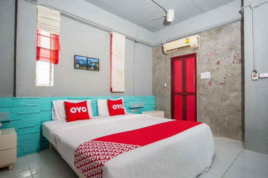 Oyo 292 The Oddy Hip Hotel Patong Экстерьер фото