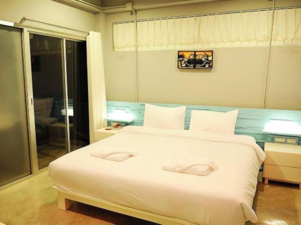 Oyo 292 The Oddy Hip Hotel Patong Экстерьер фото