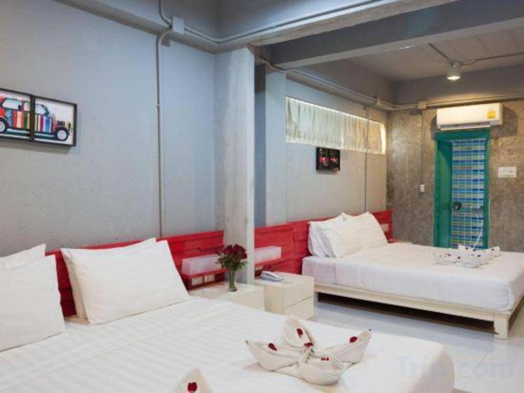 Oyo 292 The Oddy Hip Hotel Patong Экстерьер фото