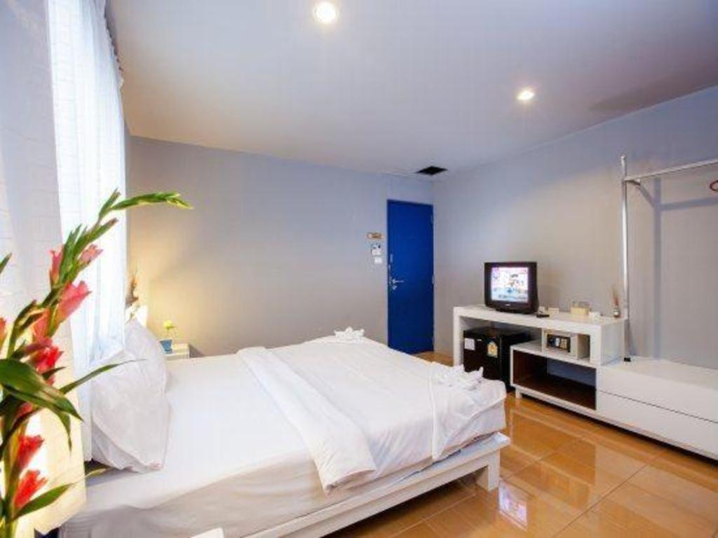 Oyo 292 The Oddy Hip Hotel Patong Экстерьер фото
