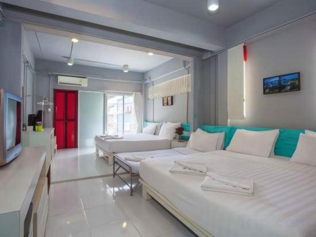 Oyo 292 The Oddy Hip Hotel Patong Экстерьер фото