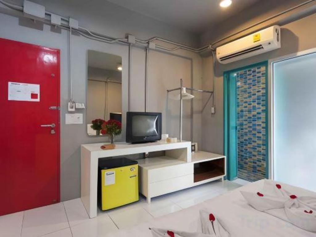 Oyo 292 The Oddy Hip Hotel Patong Экстерьер фото