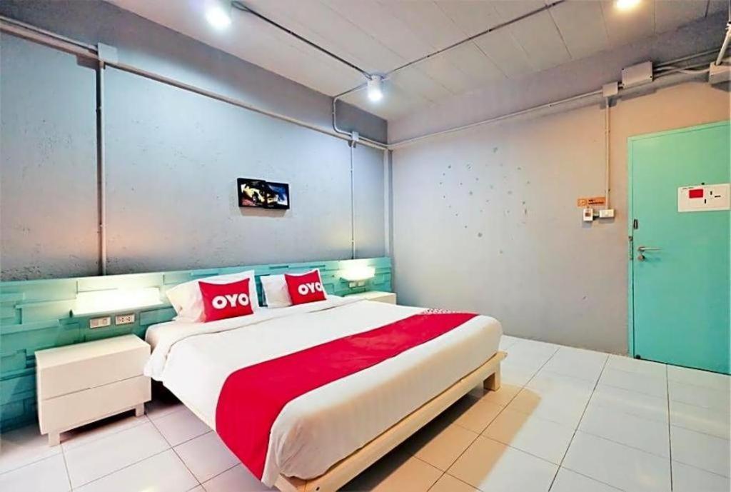 Oyo 292 The Oddy Hip Hotel Patong Экстерьер фото