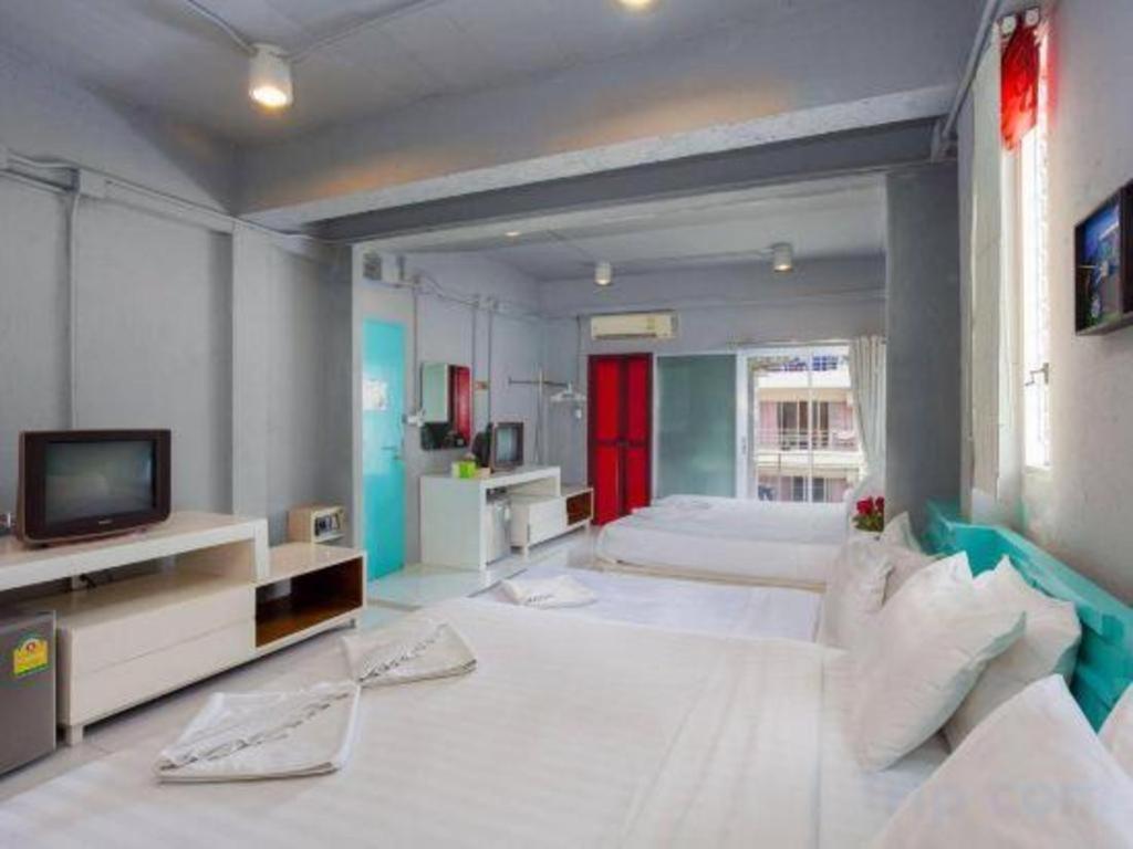 Oyo 292 The Oddy Hip Hotel Patong Экстерьер фото