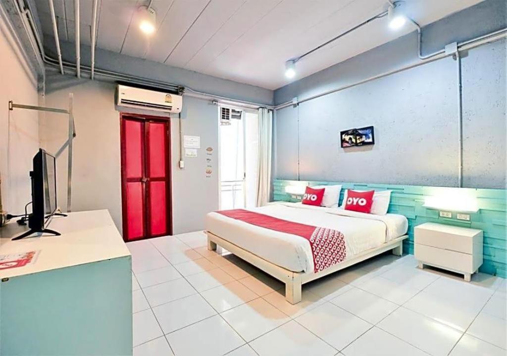 Oyo 292 The Oddy Hip Hotel Patong Экстерьер фото