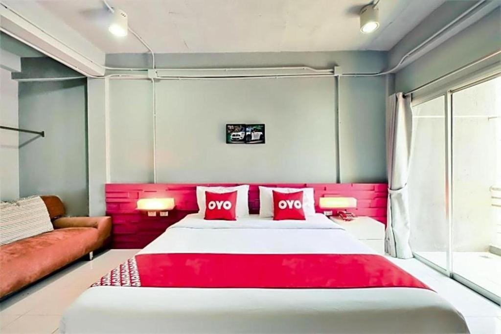 Oyo 292 The Oddy Hip Hotel Patong Экстерьер фото