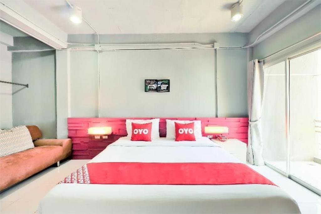 Oyo 292 The Oddy Hip Hotel Patong Экстерьер фото