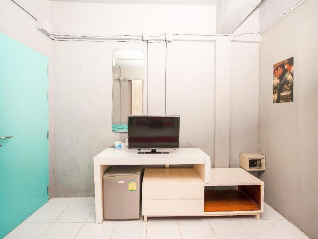 Oyo 292 The Oddy Hip Hotel Patong Экстерьер фото