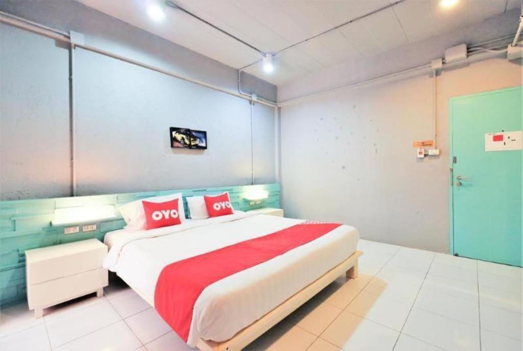 Oyo 292 The Oddy Hip Hotel Patong Экстерьер фото