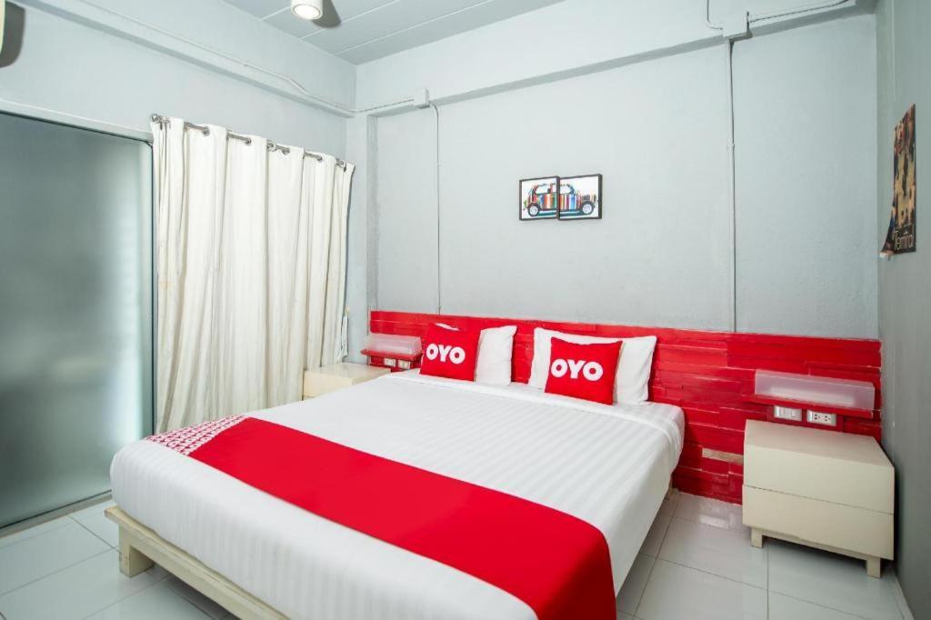 Oyo 292 The Oddy Hip Hotel Patong Экстерьер фото