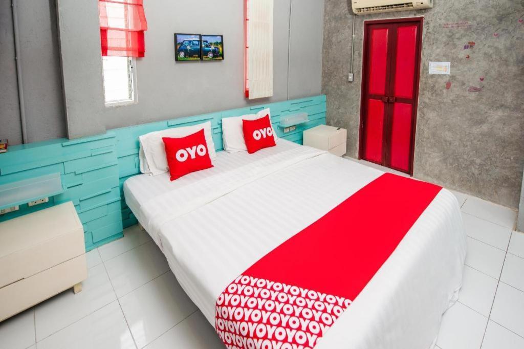 Oyo 292 The Oddy Hip Hotel Patong Экстерьер фото